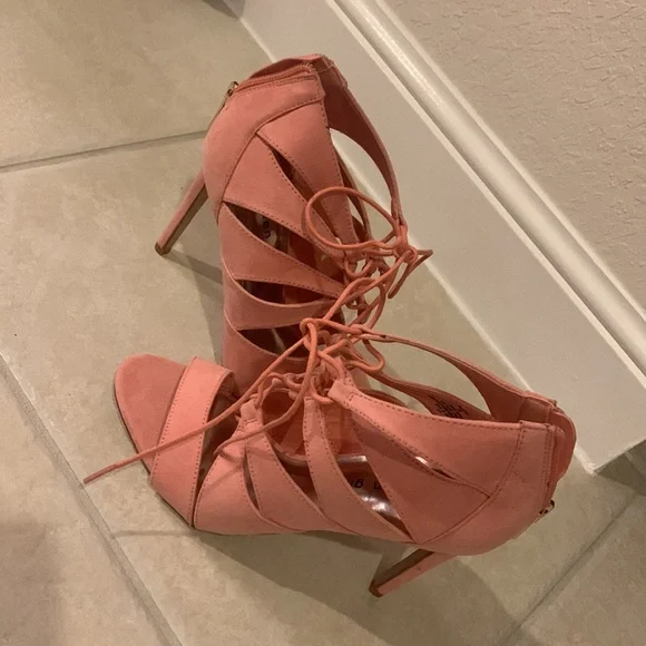 Madden girl peach Color sandals - Picture 4 of 15